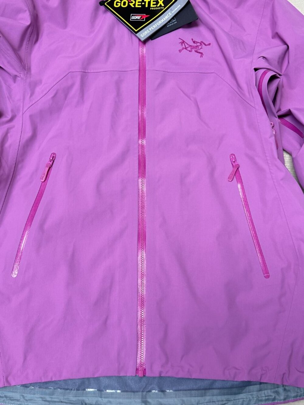 Arc'teryx Men’s Beta LT Hardshell Hooded GORE-TEX Jacket - Picture 4 of 6